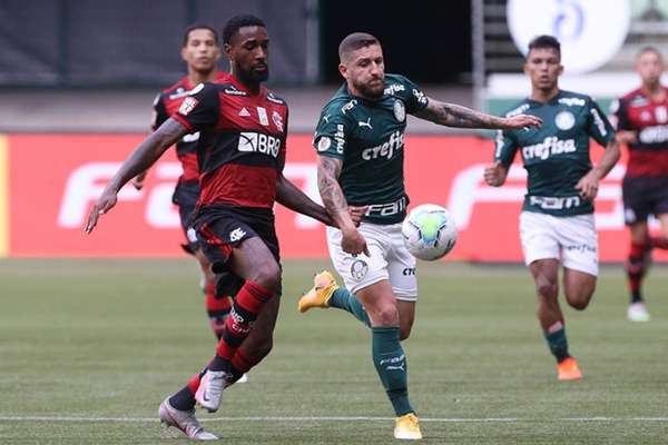 TIMES ENTRARAM EM CAMPO | Em jogo quase não realizado, Flamengo e Palmeiras empatam