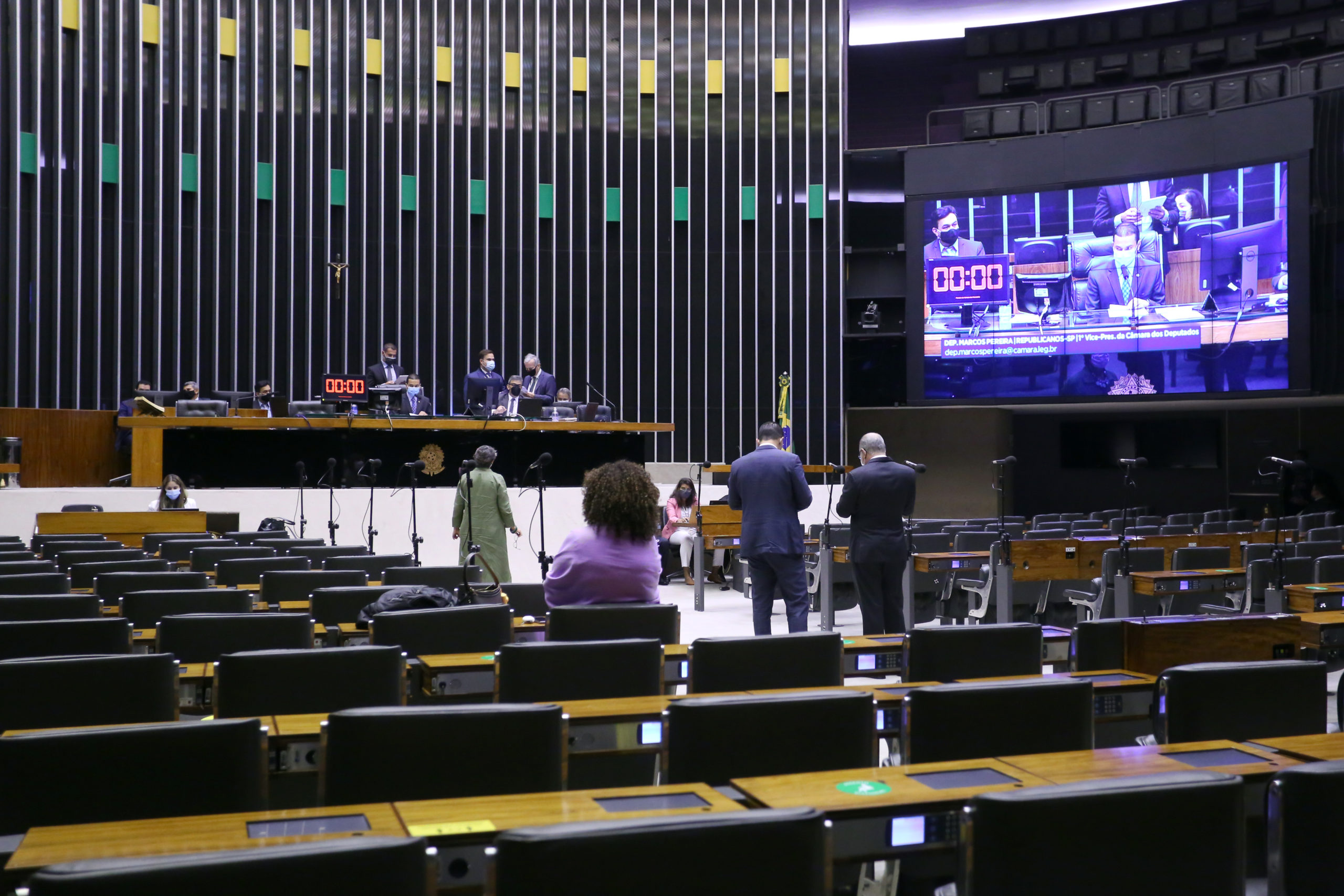 AGORA É COM O SENADO | Deputados aprovam MP que concede reajuste para policiais civis, PMs e bombeiros do DF