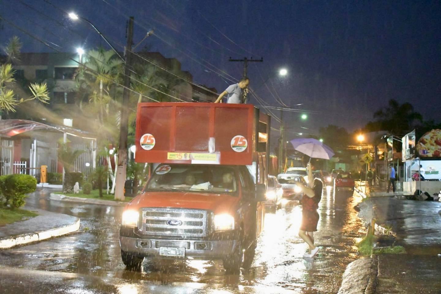 DE OLHO NO ENTORNO | Pábio Mossoró, nos braços do povo