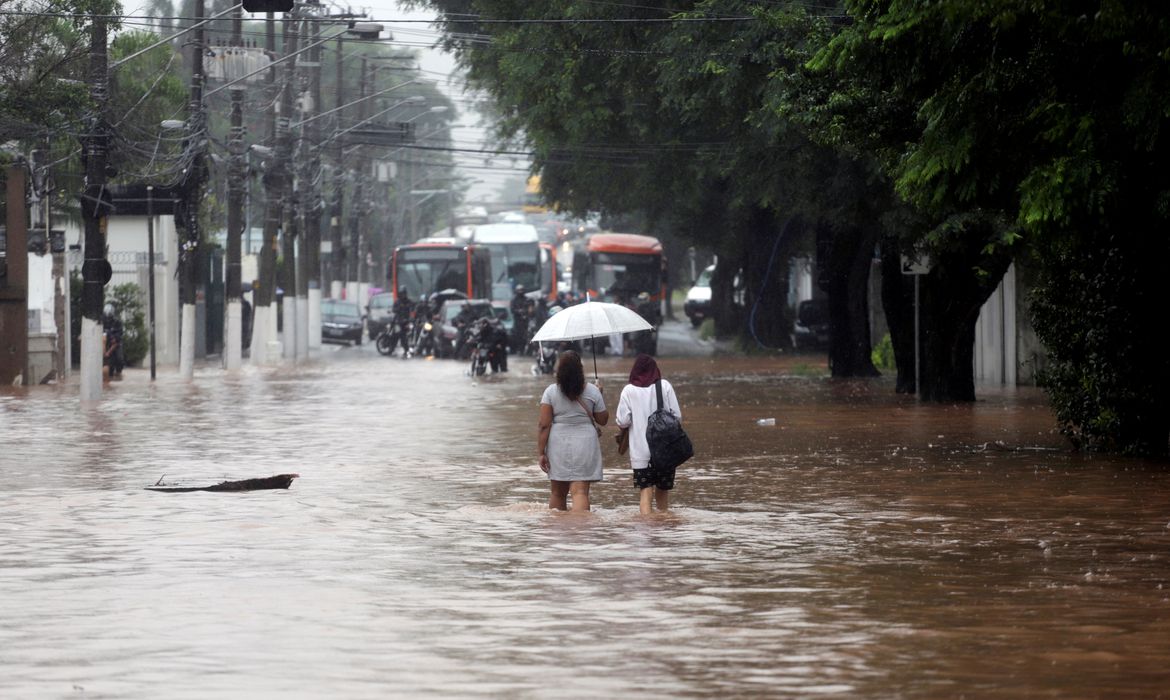 RISCO DE ALAGAMENTOS | Cidade de São Paulo em estado de atenção devido as fortes chuvas