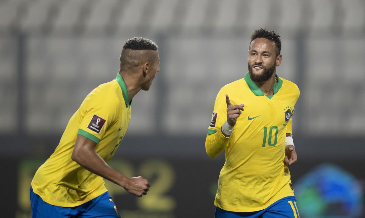 NOITE DE NEY-TRICK | Brasil ganha de virada do Peru com três gols do atacante do PSG