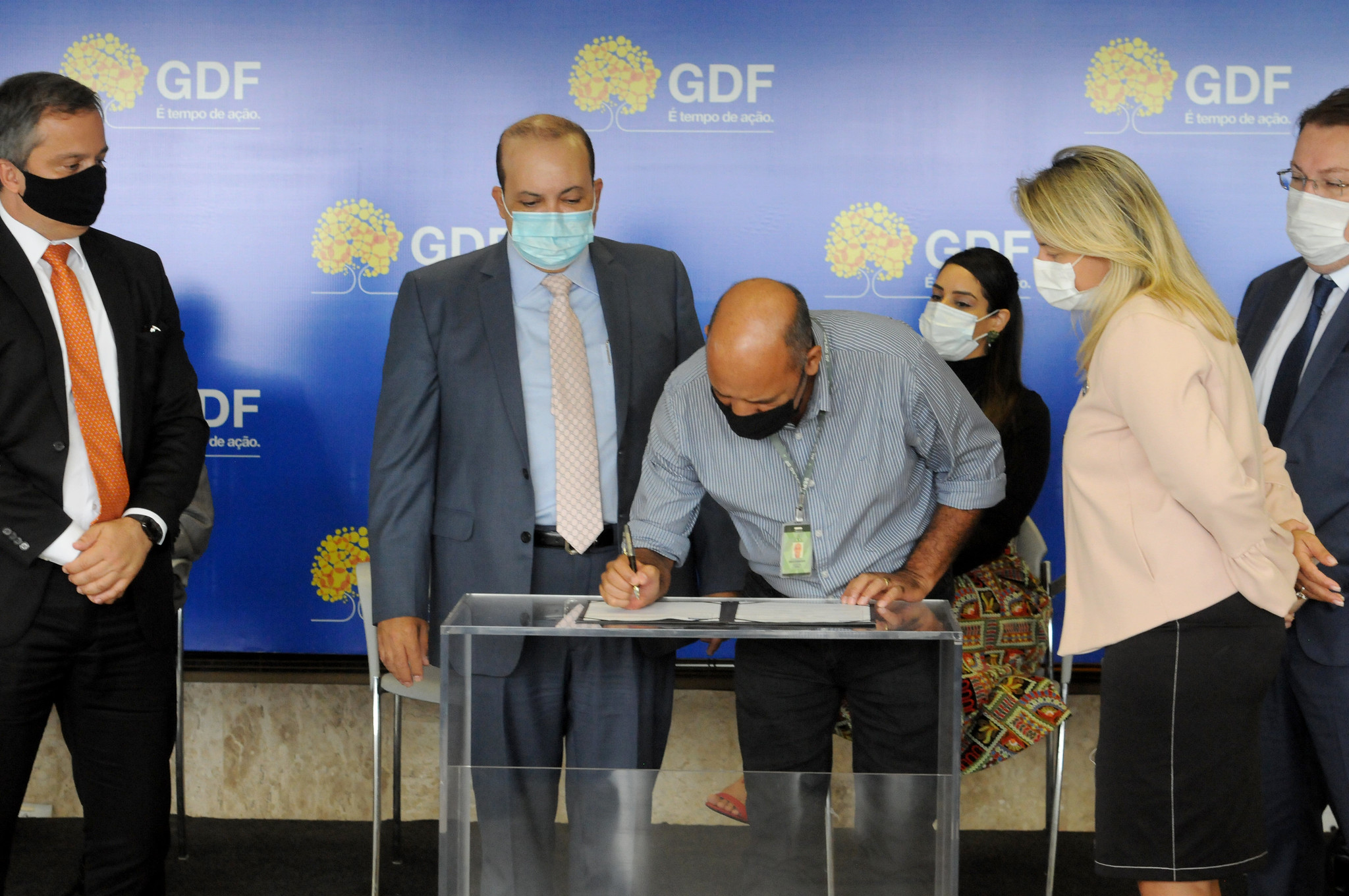 GDF SAÚDE | Ibaneis cumpre promessa de campanha e cria plano de saúde para servidores e seus dependentes