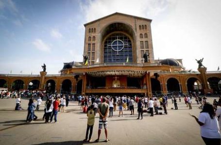 MESMO COM A PANDEMIA | 27 mil pessoas participam da Festa da Padroeira em Aparecida (SP)