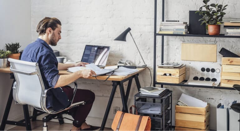 NOVA REALIDADE | Estudo aponta que home office vai ajudar na renda do brasileiro