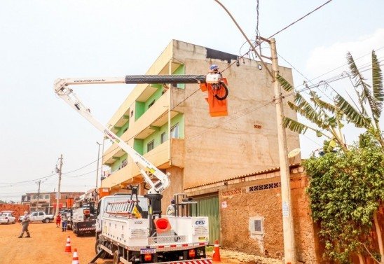 PRIORIDADE DO GDF | Ibaneis quer garantir luz em áreas de regularização do DF