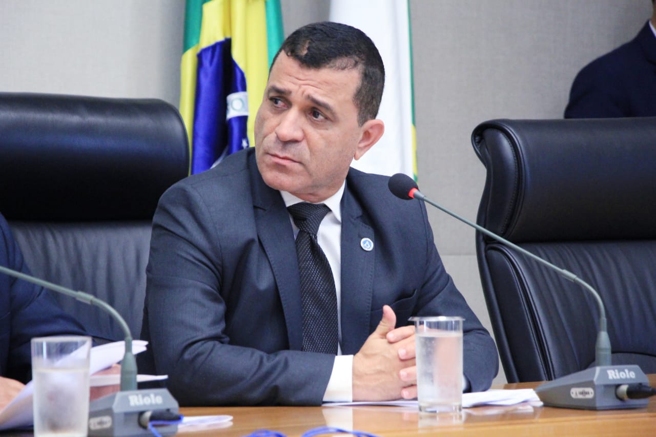 MEDIDAS DE CONSCIENTIZAÇÃO | Projeto aprovado do deputado Martins Machado visa combater a depressão, automutilação e suicídio na rede pública de ensino