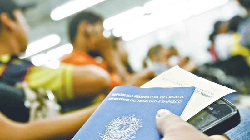 COM SALÁRIOS ATÉ R$ 3 MIL | Agências do trabalhador oferecem 709 vagas de emprego nesta segunda (05)