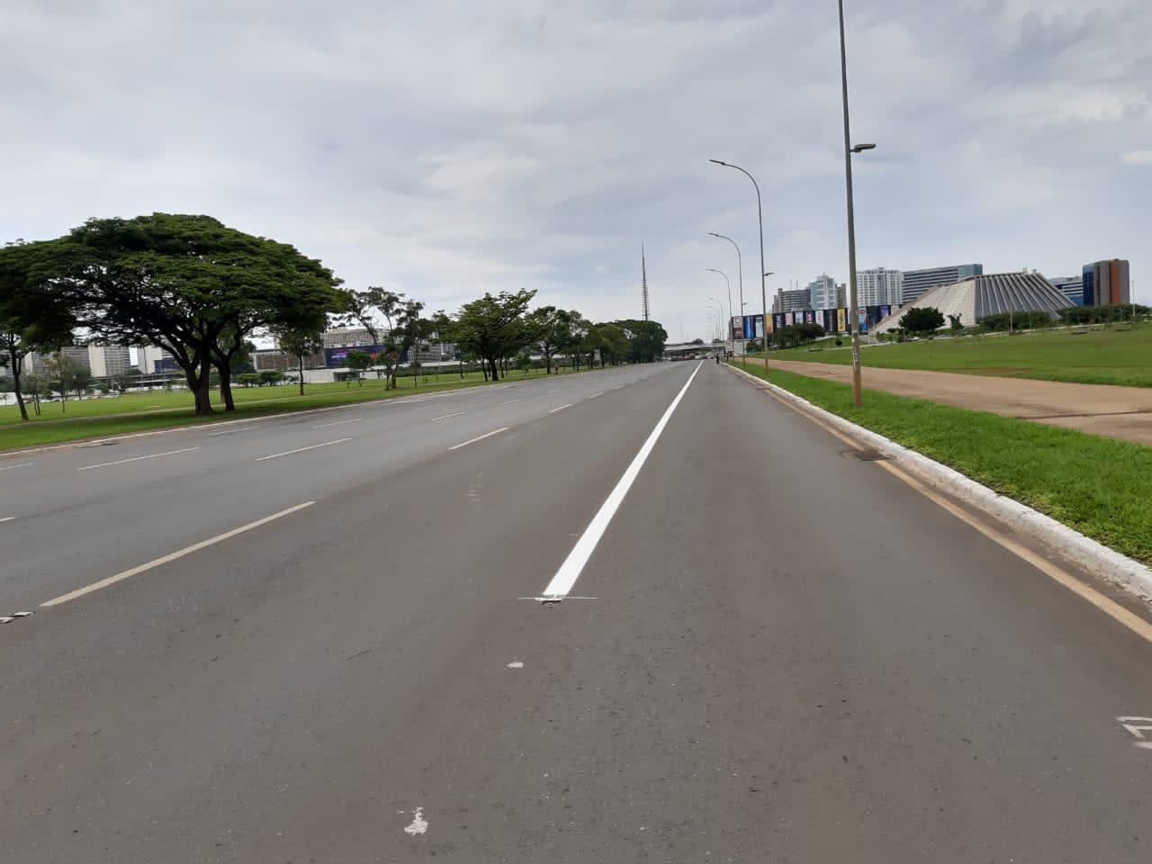 MOBILIDADE URBANA | Eixo Monumental terá faixa exclusiva para ônibus, táxi e transporte escolar