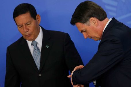 “AQUI NÃO HÁ BRIGA” | Mourão nega atrito com Bolsonaro por causa da vacina chinesa