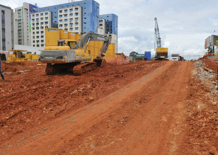 MESMO NO FERIADÃO | Obras do GDF não param e são vistoriadas pelo governador Ibaneis