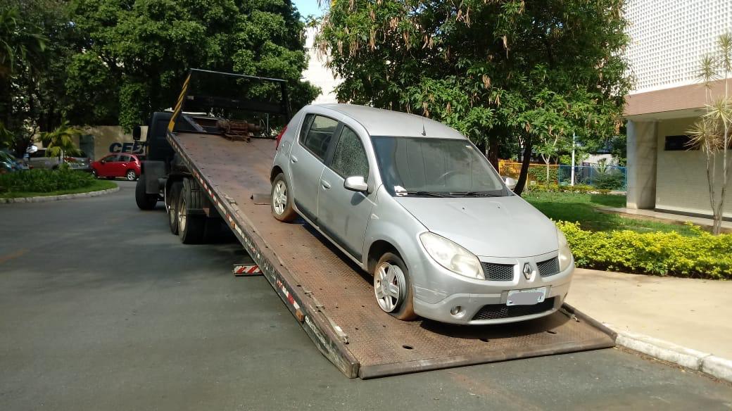 FORA DE CIRCULAÇÃO | Detran-DF apreende veículo com dívida de mais de R$ 8 mil na Asa Sul