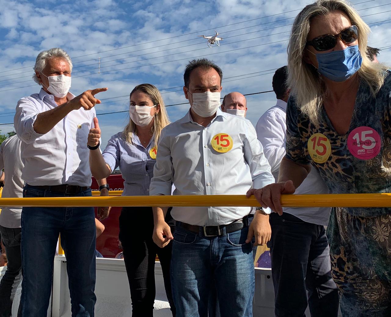 PRA FRENTE VALPARAÍSO | Caiado pede aos eleitores que votem em Pábio Mossoró no dia 15 durante carreata na cidade