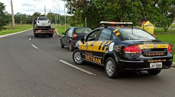 292 MULTAS | Detran-DF flagra veículo com dívida de mais de R$ 43 mil circulando em Samambaia