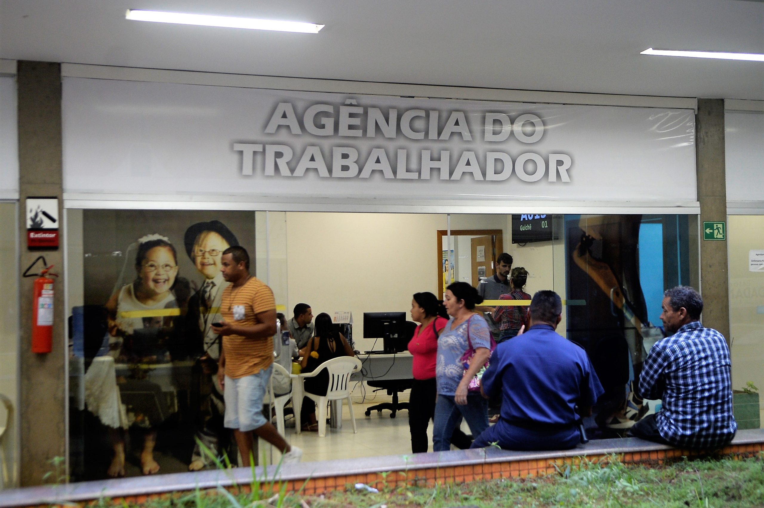 MAIS DE 500 VAGAS | Comércio lidera a oferta de empregos nas Agências do Trabalhador nesta quinta (17)