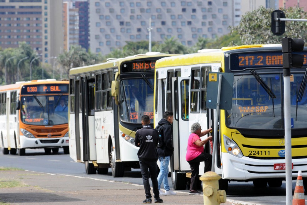 REDUÇÃO DA FROTA DE ÔNIBUS | A partir de segunda (7), 10% dos veículos deixarão de circular até fevereiro