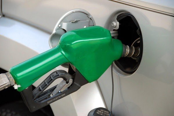 EM MENOS DE 15 DIAS | Petrobras volta a aumentar o preço da gasolina e diesel a partir desta terça (29)