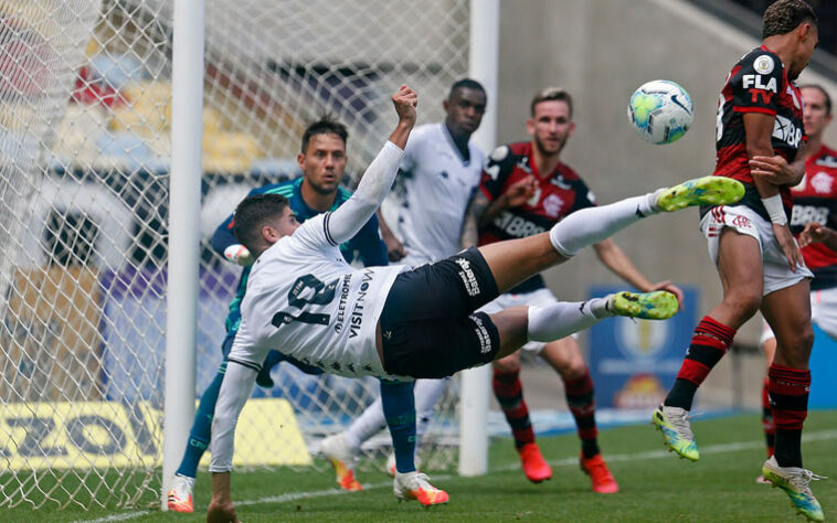 CLÁSSICO DOS PRESSIONADOS | Botafogo e Flamengo se enfrentam neste sábado (5) pelo Brasileirão