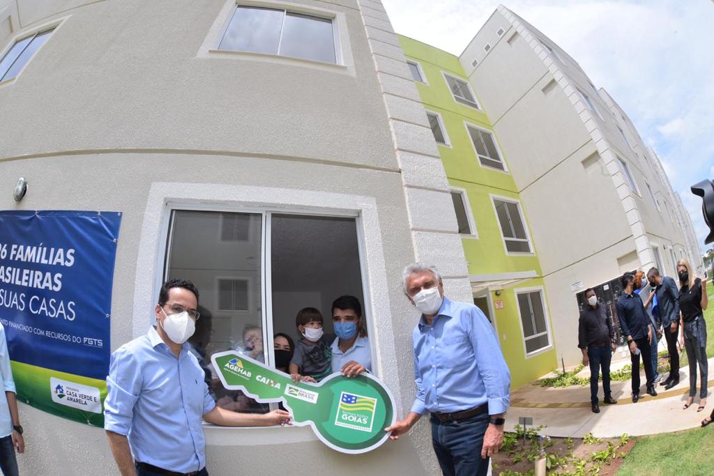 POLÍTICA HABITACIONAL A TODO VAPOR | Caiado realiza nova entrega de moradias e chega a marca de cerca de 4,5 mil unidades desde 2019