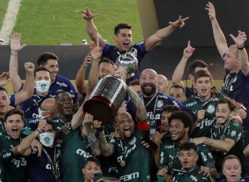 COM GOLS NOS ACRÉSCIMOS | Palmeiras vence o Santos e conquista Libertadores pela 2ª vez