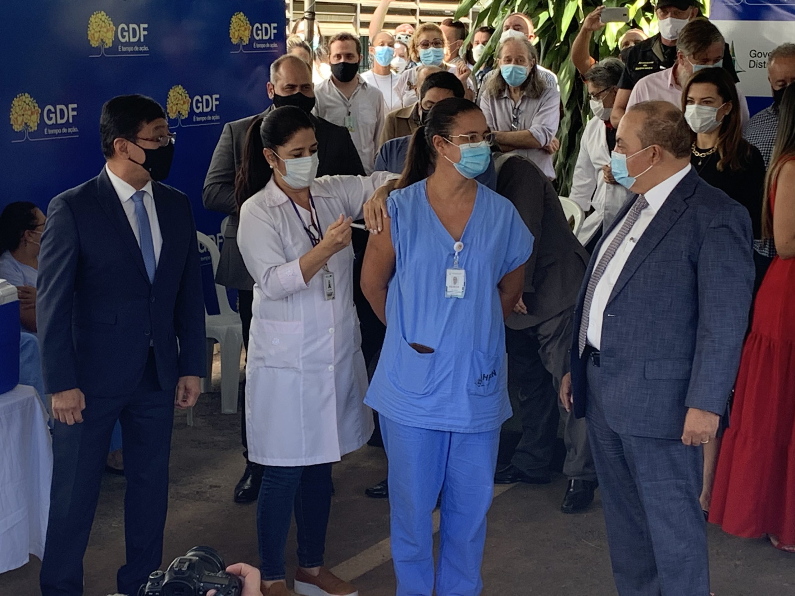 MAIS DE 7 MIL IMUNIZADOS | Nos dois primeiros dias, DF avança com a 1ª etapa de vacinação contra covid