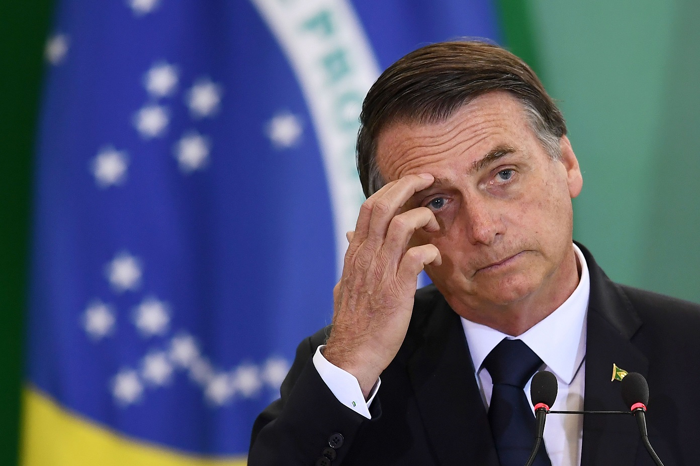 REFLEXOS DA FALTA DE GESTÃO | Pesquisa aponta que aprovação de Bolsonaro caiu para 27%