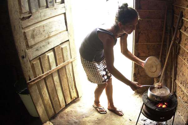 EXTREMA POBREZA AINDA CRESCE | 40 milhões de pessoas ainda vivem em condições de miséria no Brasil