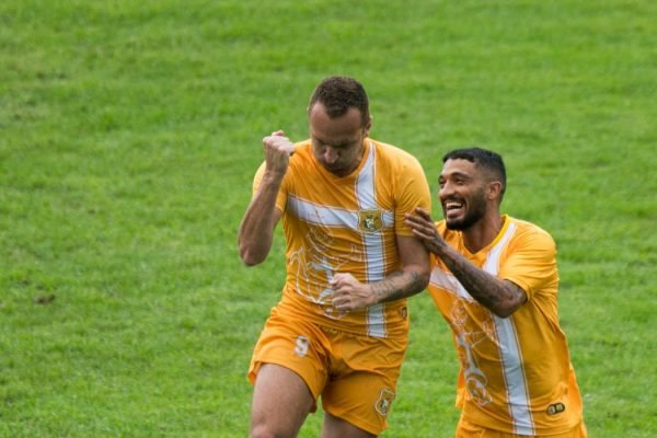 VANTAGEM NA 1ª PARTIDA | Brasiliense vence o Vila Nova por 2 a 0 na semi da Copa Verdejantes