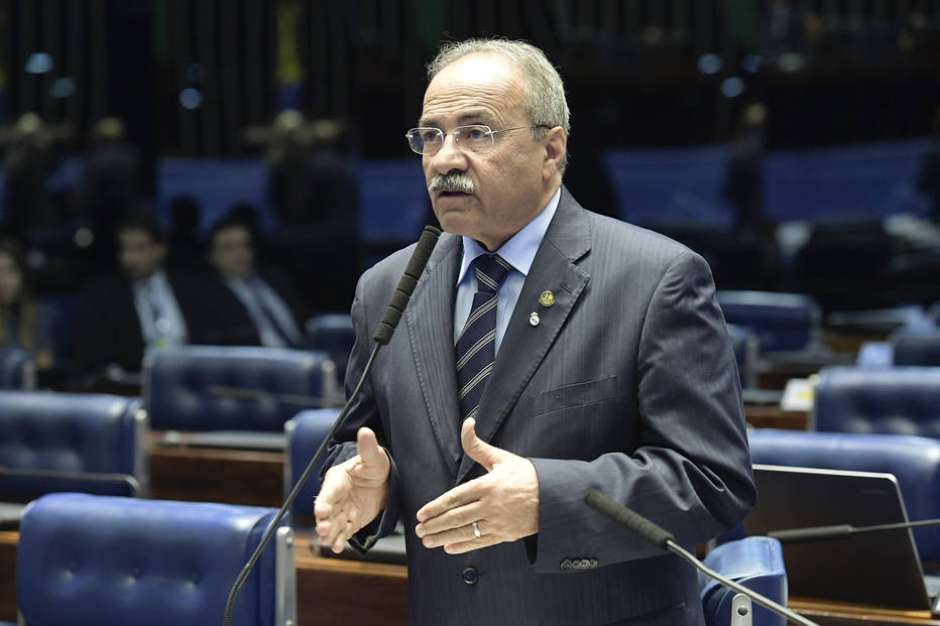 DE VOLTA AO SENADO | Chico Rodrigues reassume o mandato após ser flagrado com dinheiro na cueca