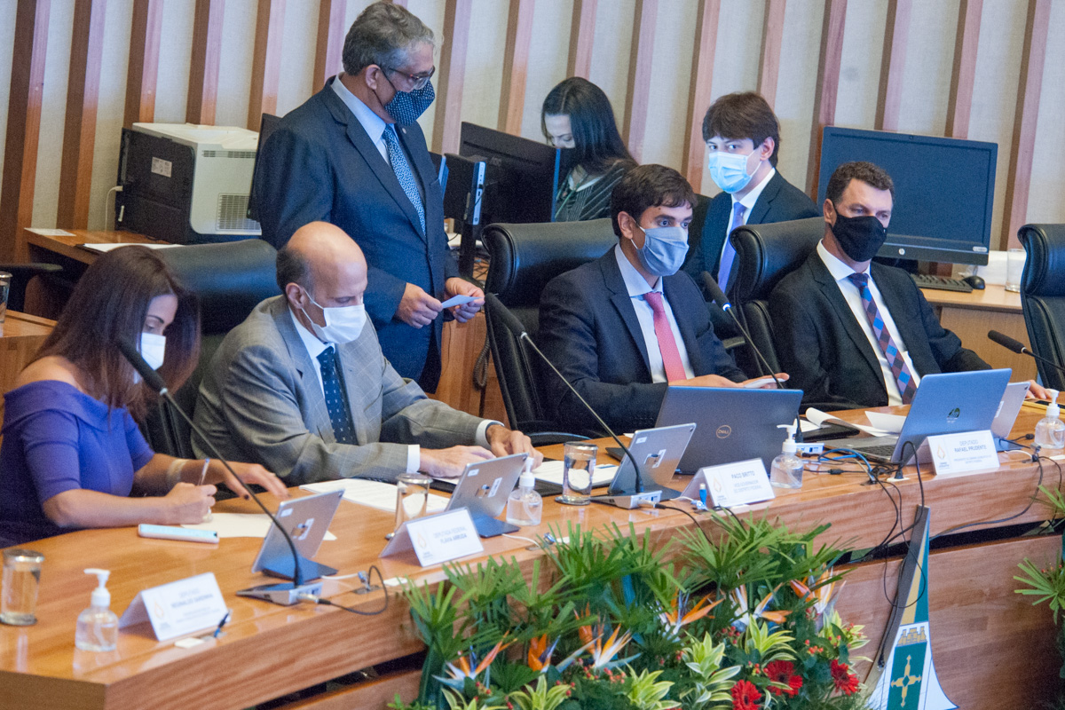 TRABALHANDO PELO DF | Distritais reafirmam parceria com o GDF para garantir vacinas e retomada da economia