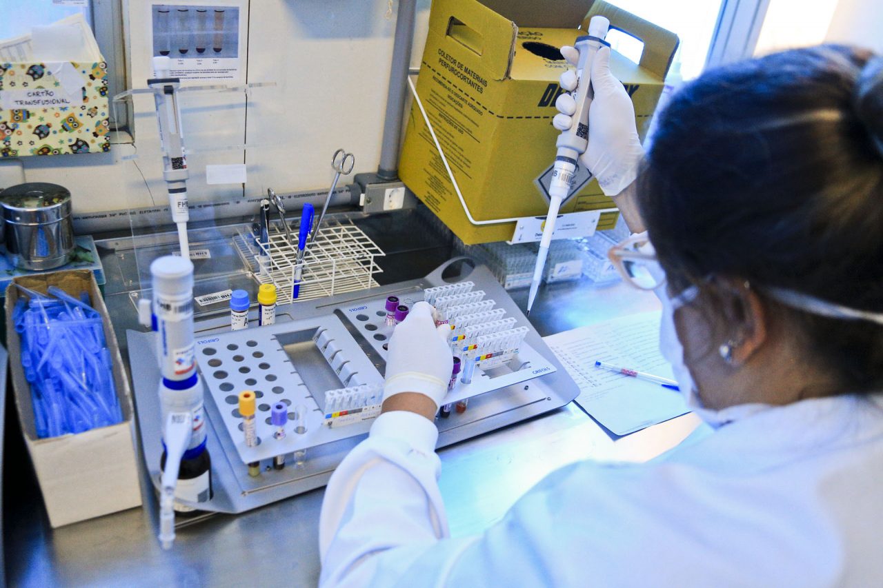 MUTAÇÕES DO VÍRUS | Lacen divulga que já identificou quatro variantes do coronavírus em pessoas infectadas no DF