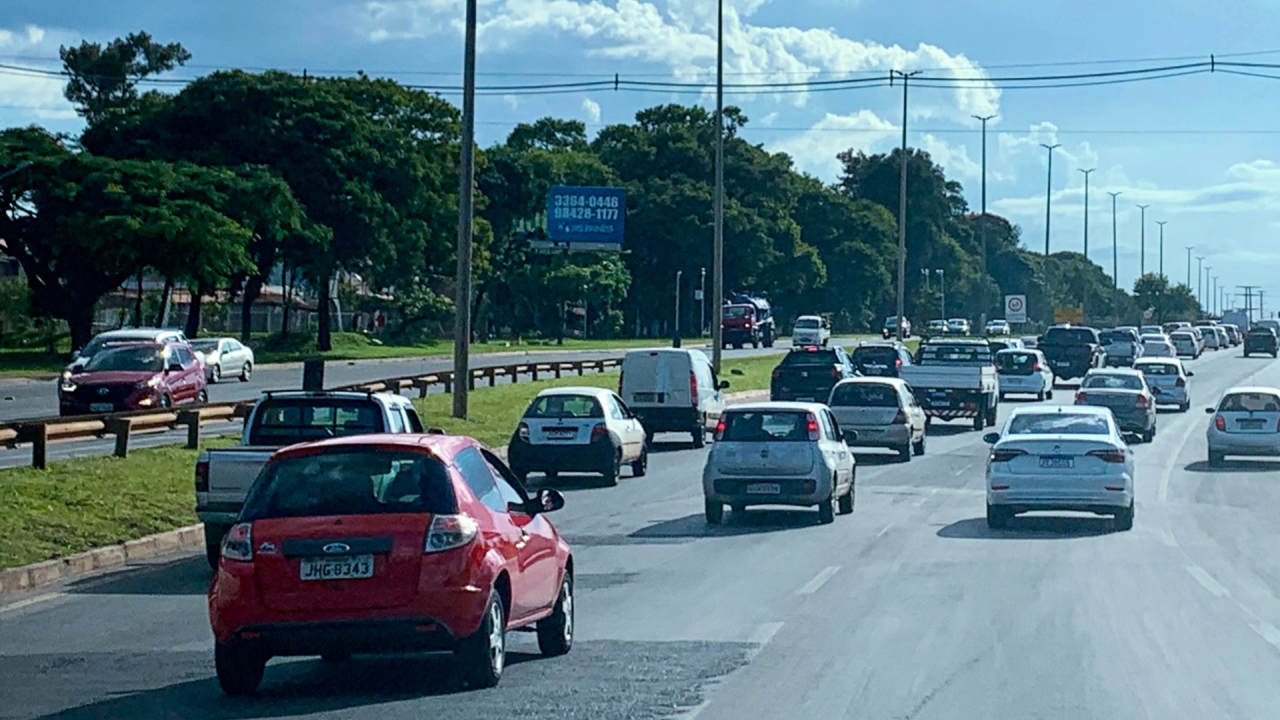 ATENÇÃO, MOTORISTA! | Detran-DF prorroga prazos de recursos de multas e renovação da CNH