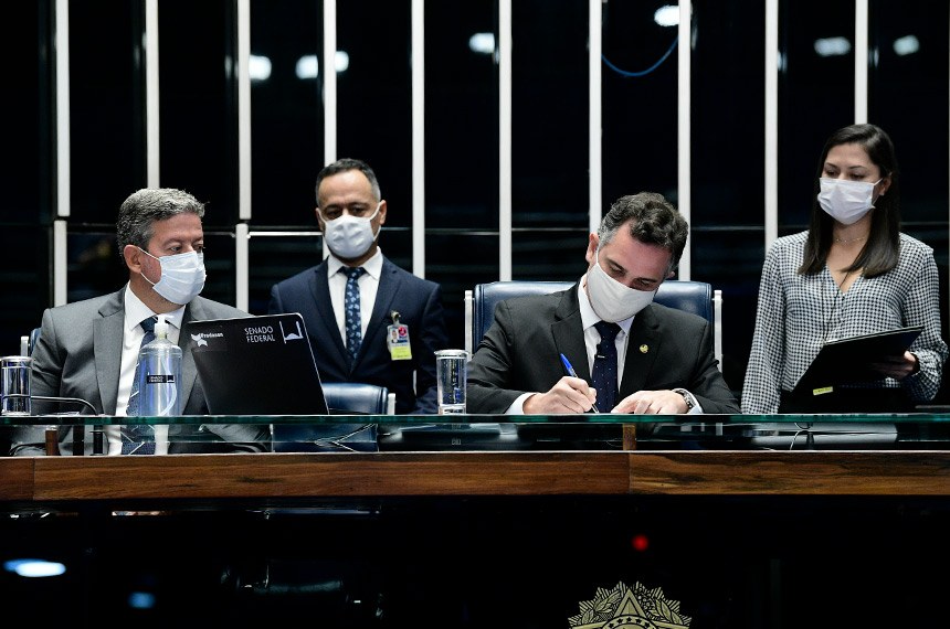 AJUDA CONTRA A CRISE | Congresso promulga PEC que retoma auxílio emergencial