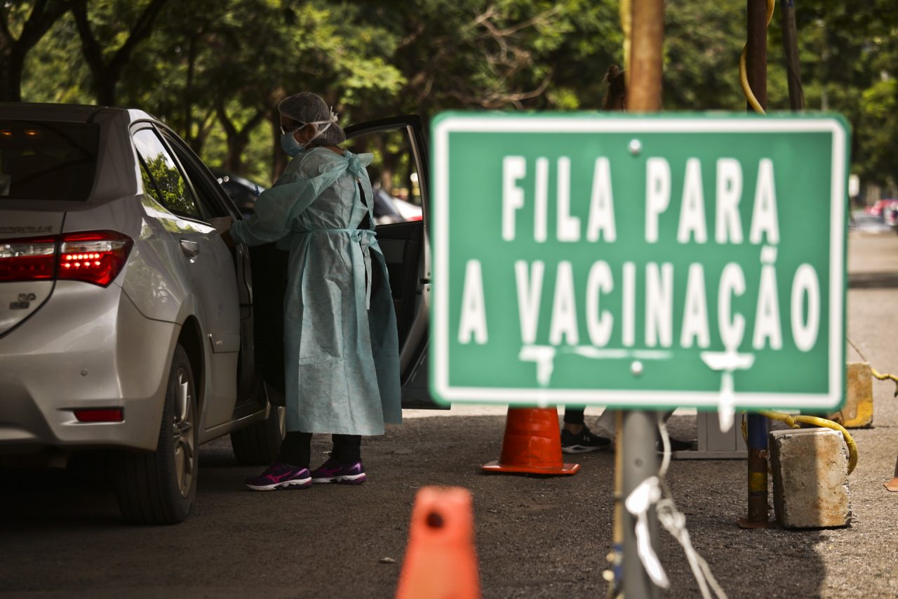 A PARTIR DAS 13H DE SEGUNDA (22) | Idosos acima de 69 anos já podem se dirigir aos postos de vacinação