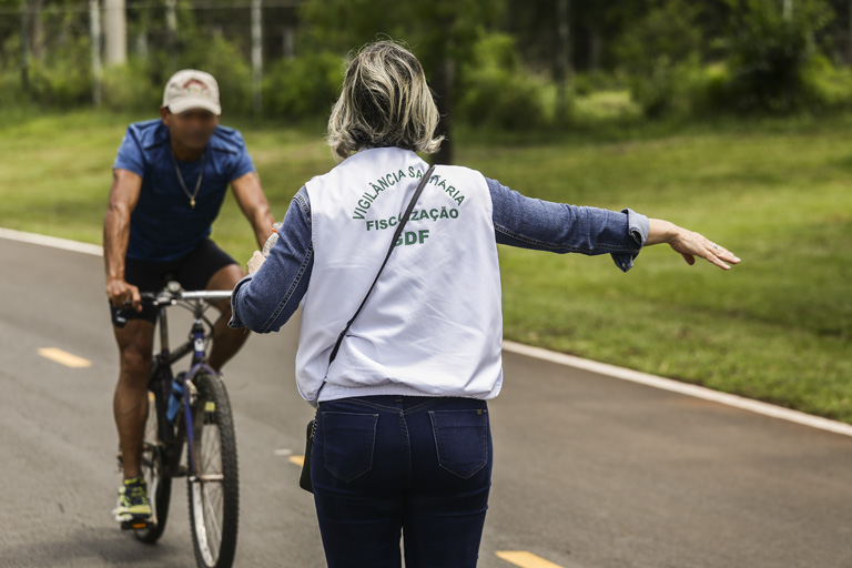 FISCALIZAÇÃO NO PARQUE DA CIDADE | Vigilância Sanitária está cobrando o uso de máscara