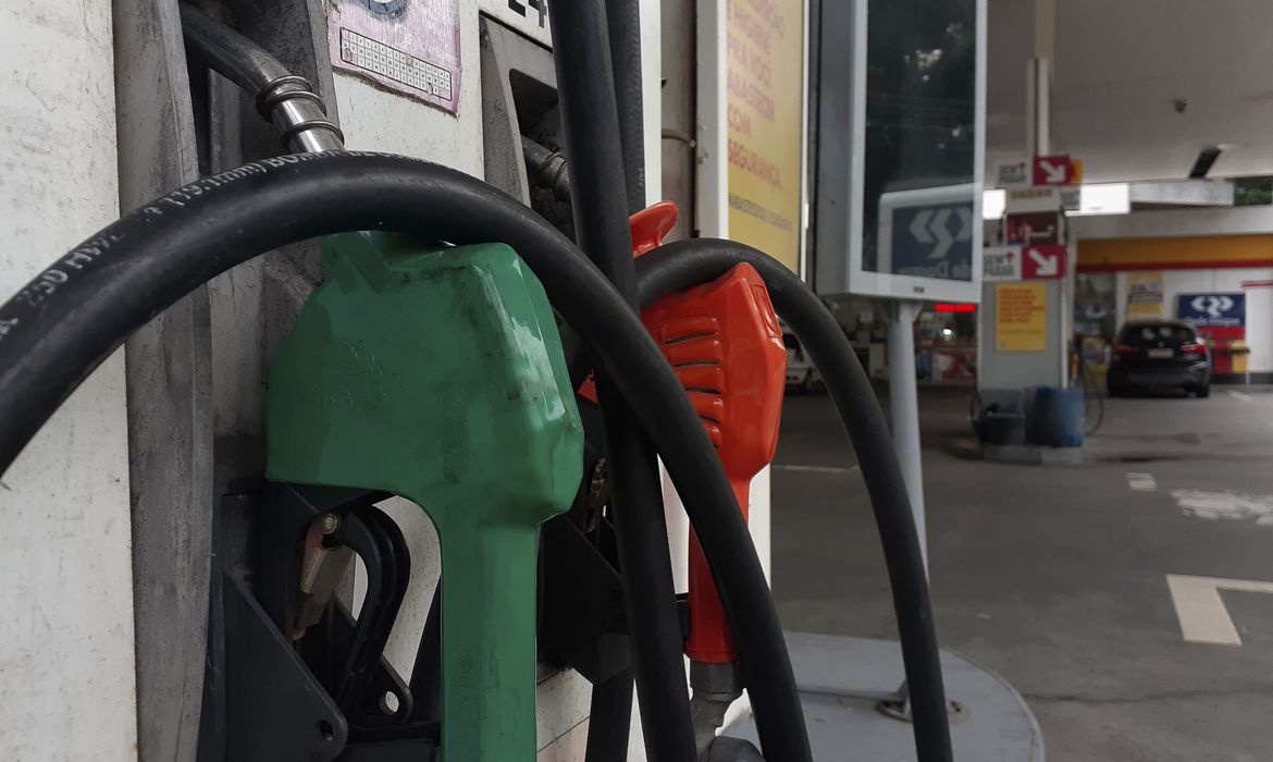 QUEDA DE R$ 0,11 | Petrobras reduz preço da gasolina e do diesel nas refinarias