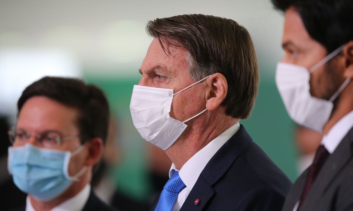 MAIS DE 45 MILHÕES DE BENEFICIADOS | Bolsonaro anuncia que pagamento do novo auxílio emergencial começa na terça (6)