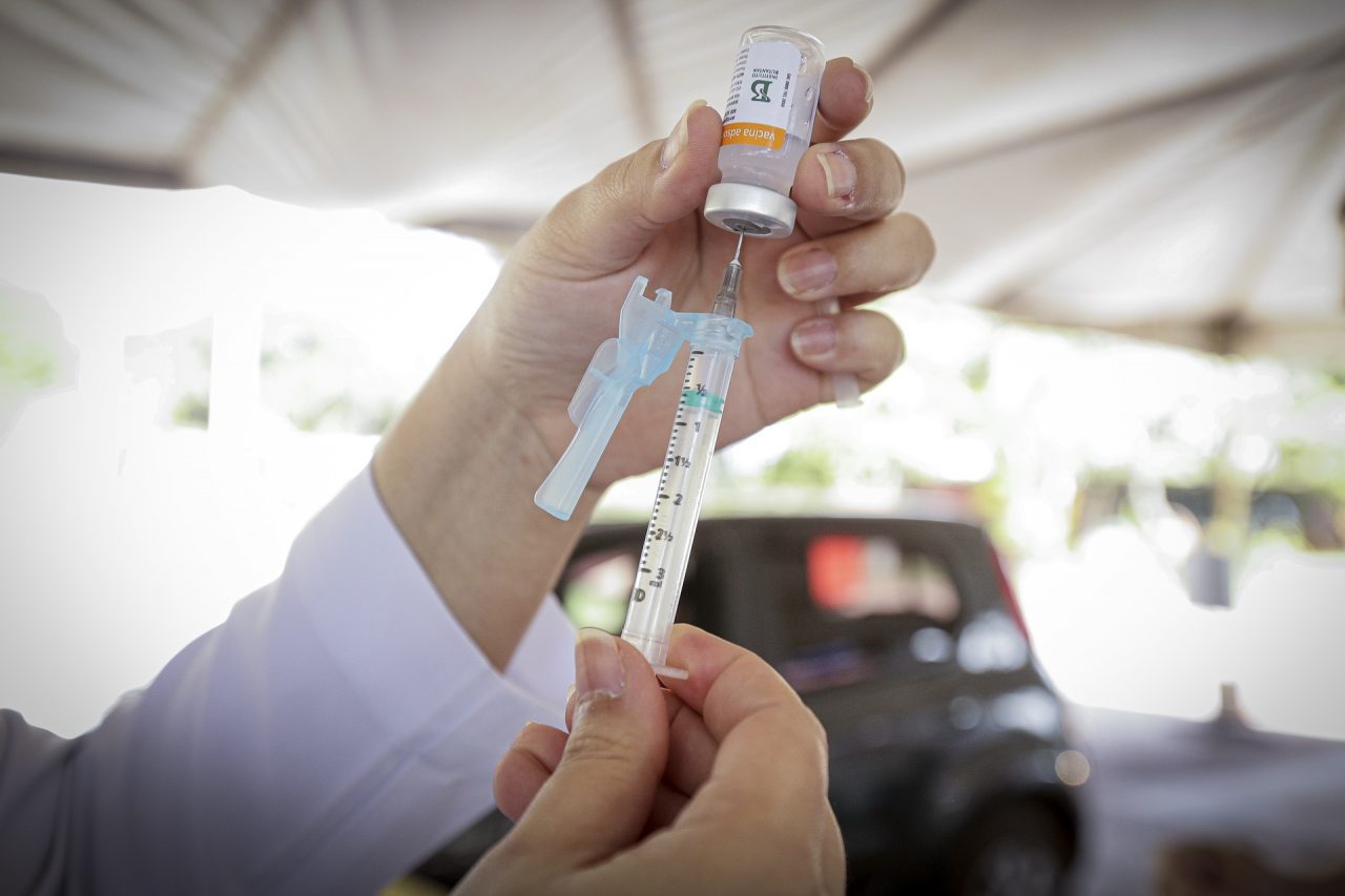 COMEÇA ÀS 13H | Vacinação para quem tem 62 e 63 anos tem início nesta sexta (23)