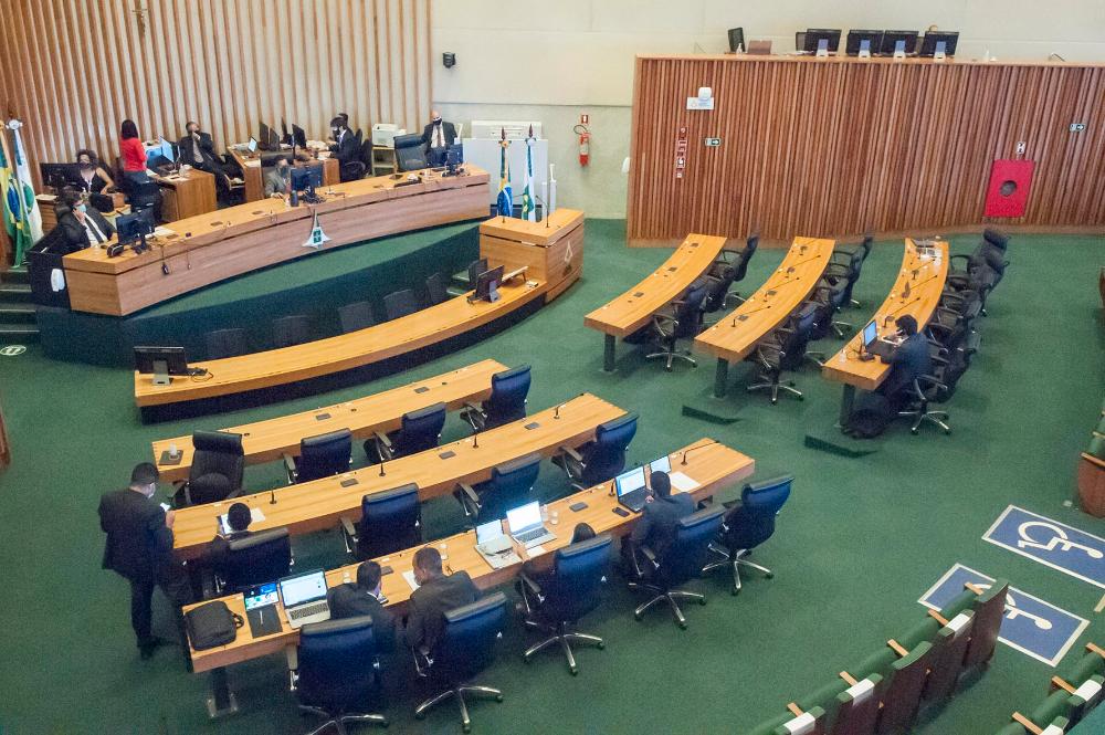 MAIS TRÊS PARCELAS | CLDF aprova auxílio de R$ 600 para taxistas, transporte escolar e de turismo