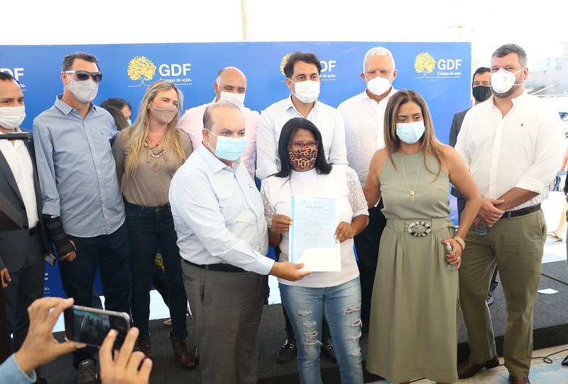 REGULARIZAÇÃO EM BRAZLÂNDIA | Ibaneis entrega 1.380 escrituras na Vila São José pondo fim a uma espera de décadas