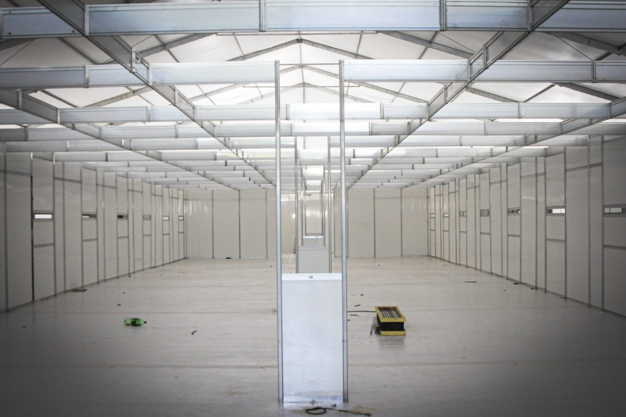 COMBATE À COVID NO DF | Hospitais de campanha seguem com obras em ritmo acelerado