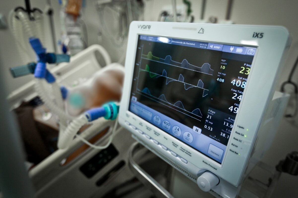 EFEITO DA VACINAÇÃO | Caem internações e óbitos de idosos com 75 anos ou mais por covid-19