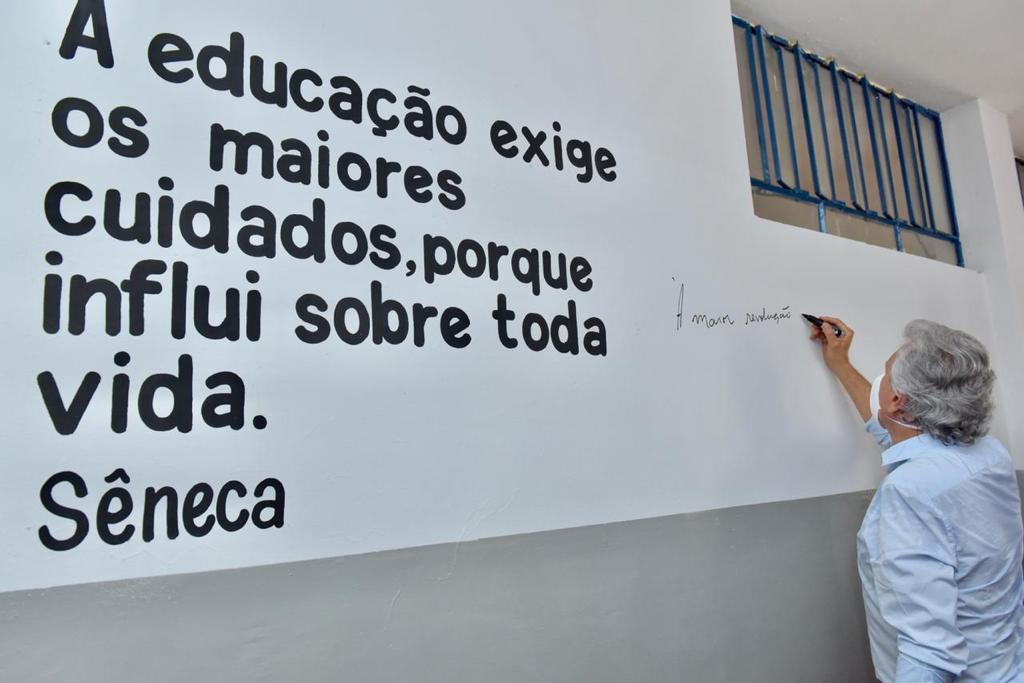 VACINAÇÃO EM GOIÁS | Caiado anuncia que professores vão ser imunizados contra a Covid-19 até o fim de maio