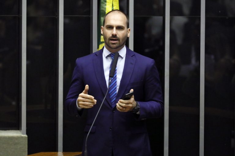 ARQUIVAMENTO DE PROCESSO | Relator pede ao Conselho de Ética da Câmara que Eduardo Bolsonaro não seja punido por incitar o AI-5