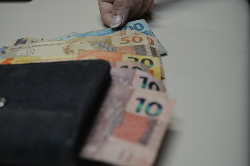 PREVISÃO PARA 2022 | Governo Bolsonaro propõe salário mínimo de R$ 1.147