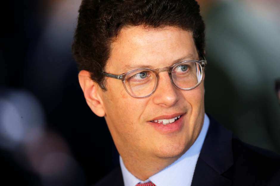 EXPORTAÇÃO ILEGAL | Ricardo Salles é alvo de operação da PF sobre o setor madeireiro