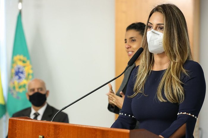 ELEIÇÕES 2022 | Flávia Arruda (PL) sonha com apoio do Planalto para concorrer ao GDF em 2022, mas enfrenta resistência de bolsonaristas