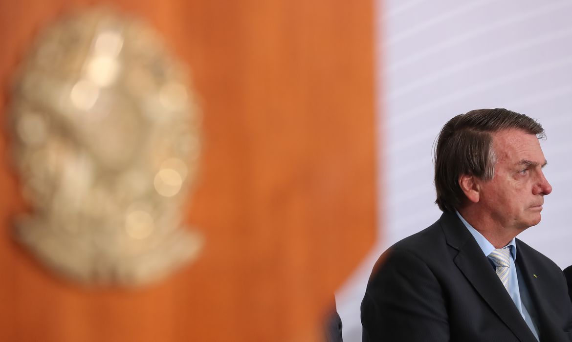 MAL AVALIADO | Desempenho de Bolsonaro na pandemia é reprovado por 51%