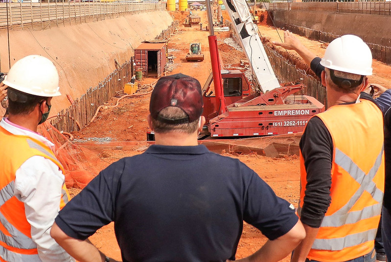 TÚNEL DE TAGUATINGA | Ibaneis visitou canteiro de obras e acompanhou andamento dos serviços