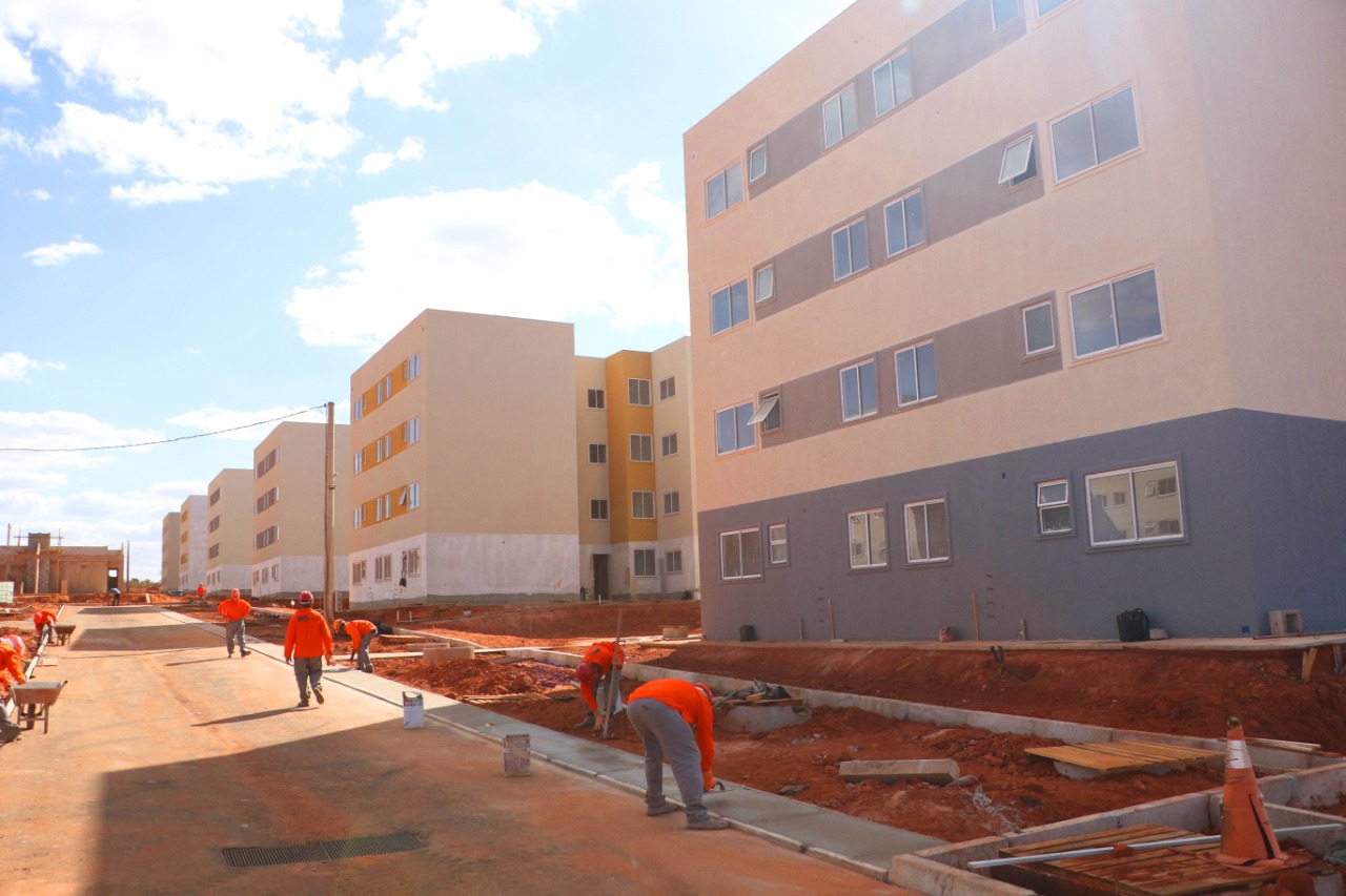 POLÍTICA HABITACIONAL | Ibaneis promete continuar entregando mais escrituras e moradias no Distrito Federal até o fim de seu mandato