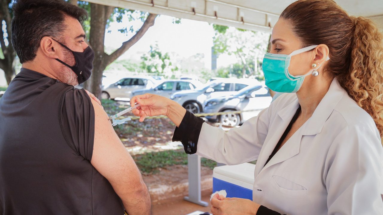 A PARTIR DO MEIO-DIA | Pessoas com comorbidades de 50 a 54 anos já podem agendar vacinação nesta quarta (12)
